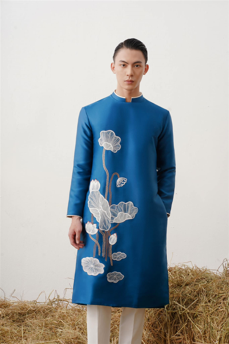 Áo dài nam màu xanh cổ vịt thêu hoa sen
