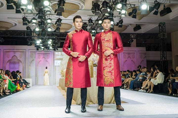 ao dai nam mau do (156) áo dài nam cách tân màu đỏ đô họa tiết dọc thân