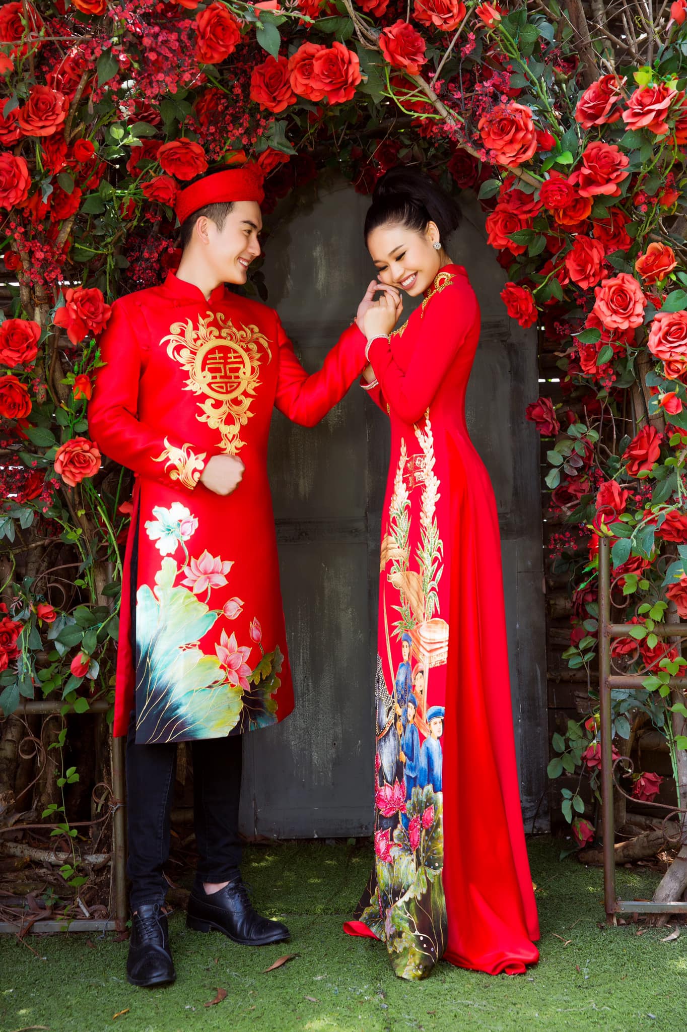 ao dai nam mau do (59) áo dài nam màu đỏ họa tiết vẽ tay cho chú rể