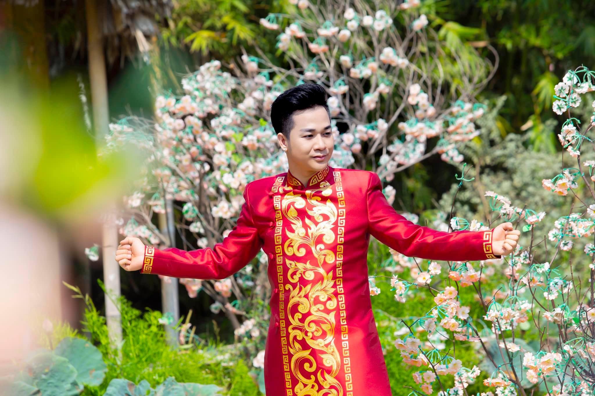 ao dai nam mau do (78) áo dài nam cách tân màu đỏ đô họa tiết dọc thân