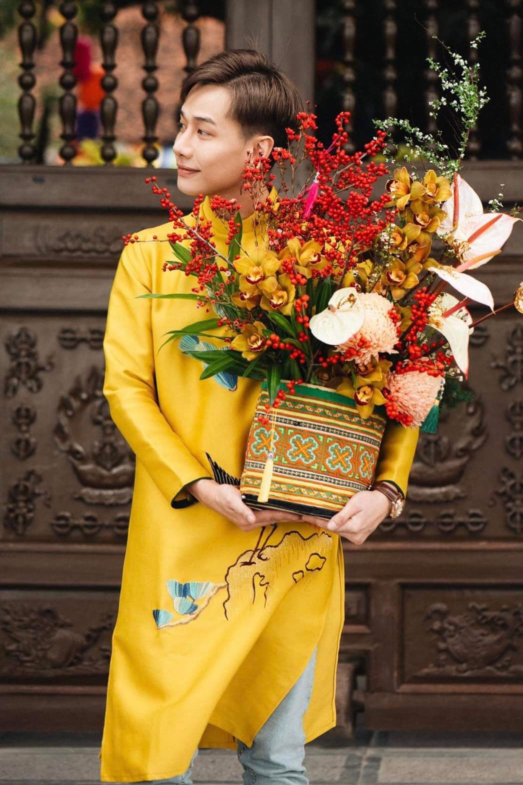 ao dai nam mau vang (37)