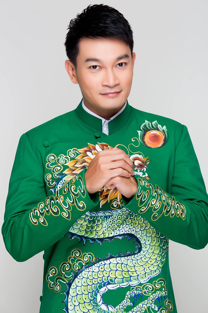 ao dai nam mau xanh (61)