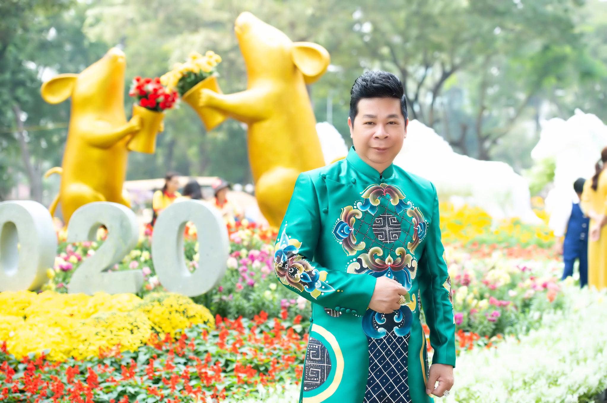 ao dai nam mau xanh (98)