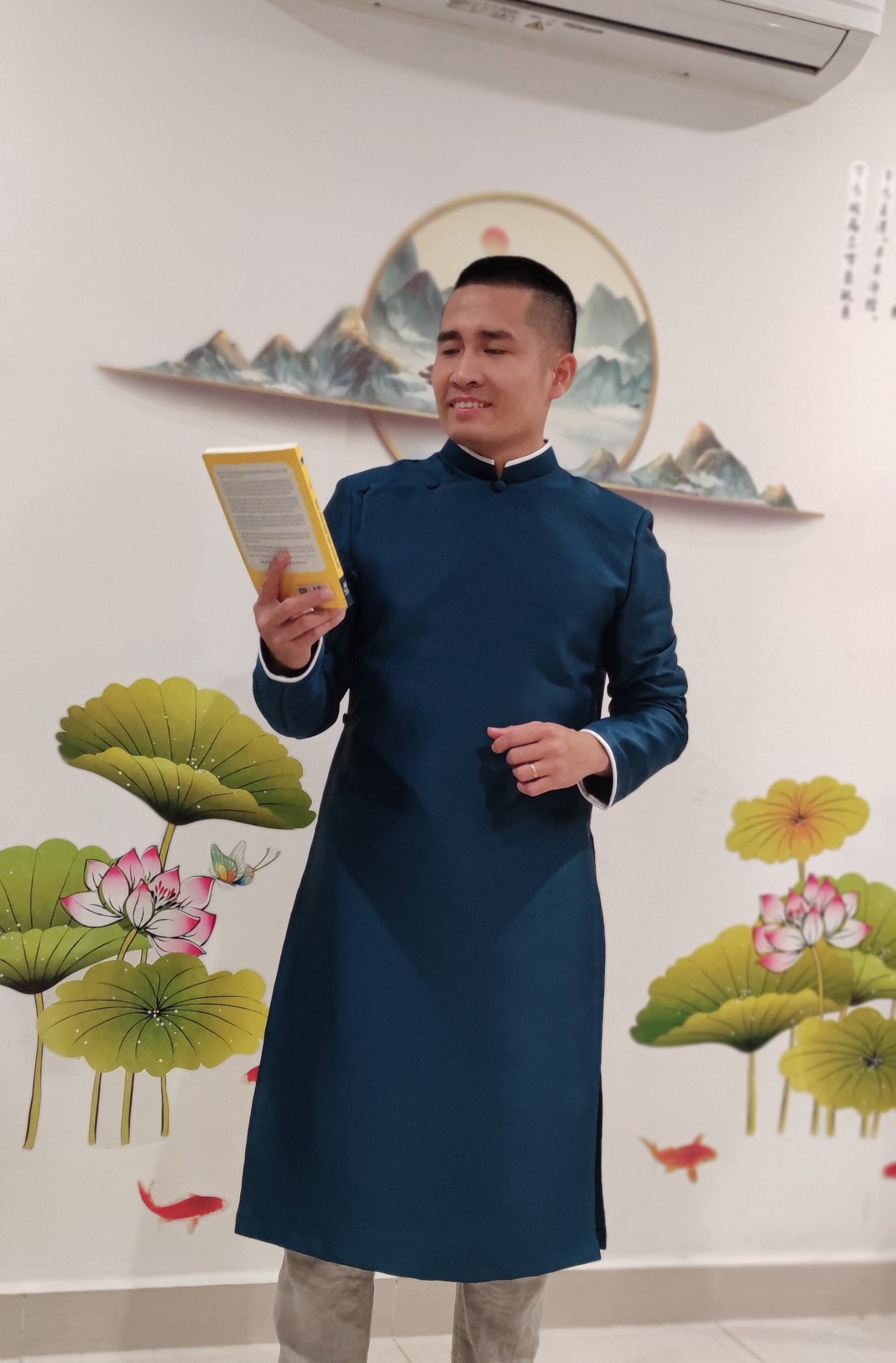Áo dài gia đình đồng phục cách tân màu xanh cổ vịt đơn giản