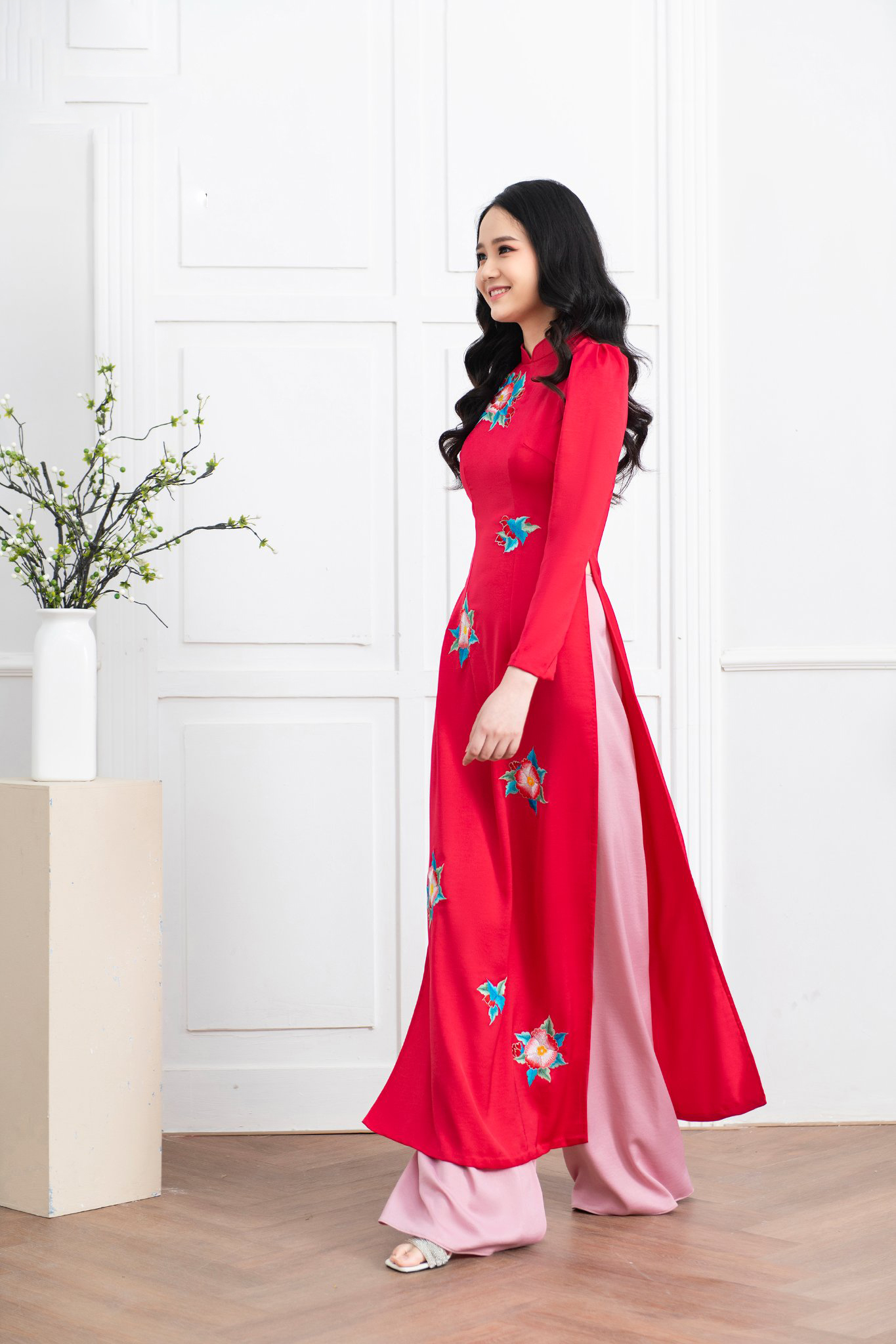 Áo dài cưới hỏi cho cô dâu màu hồng thêu hoa quần vàng