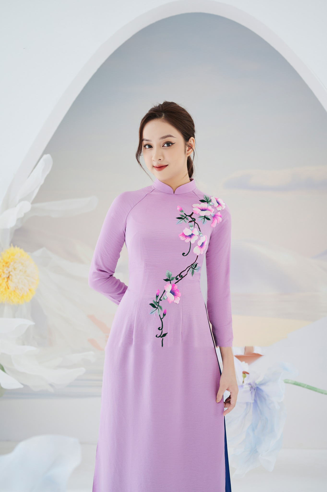 Áo dài cưới hỏi cho cô dâu màu tím thêu hoa