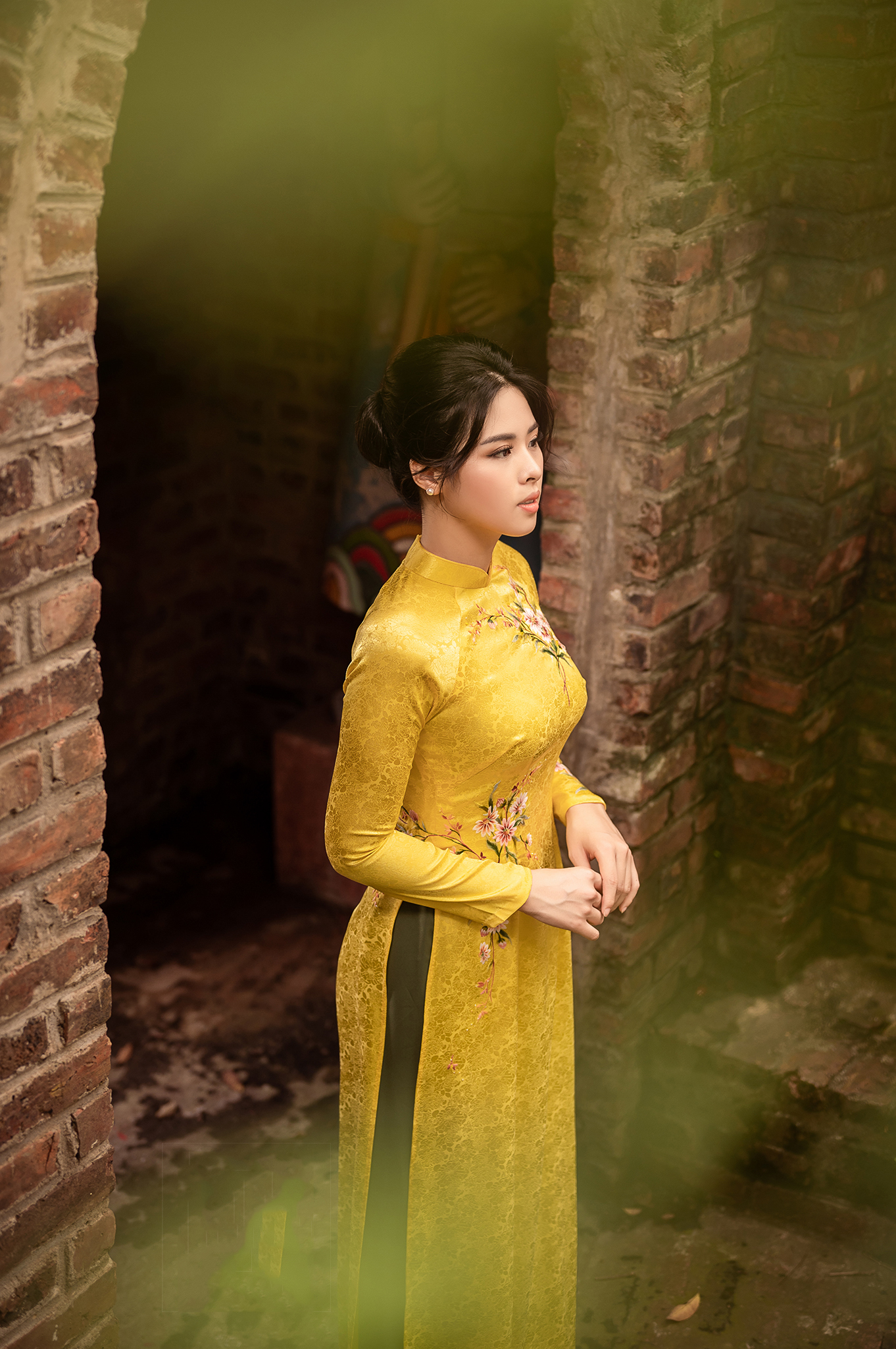 Áo dài cưới gấm vàng thêu hoa quần màu xanh rêu cho cô dâu đám cưới hỏi Áo dài cưới gấm vàng thêu hoa quần màu xanh rêu cho cô dâu đám cưới hỏi