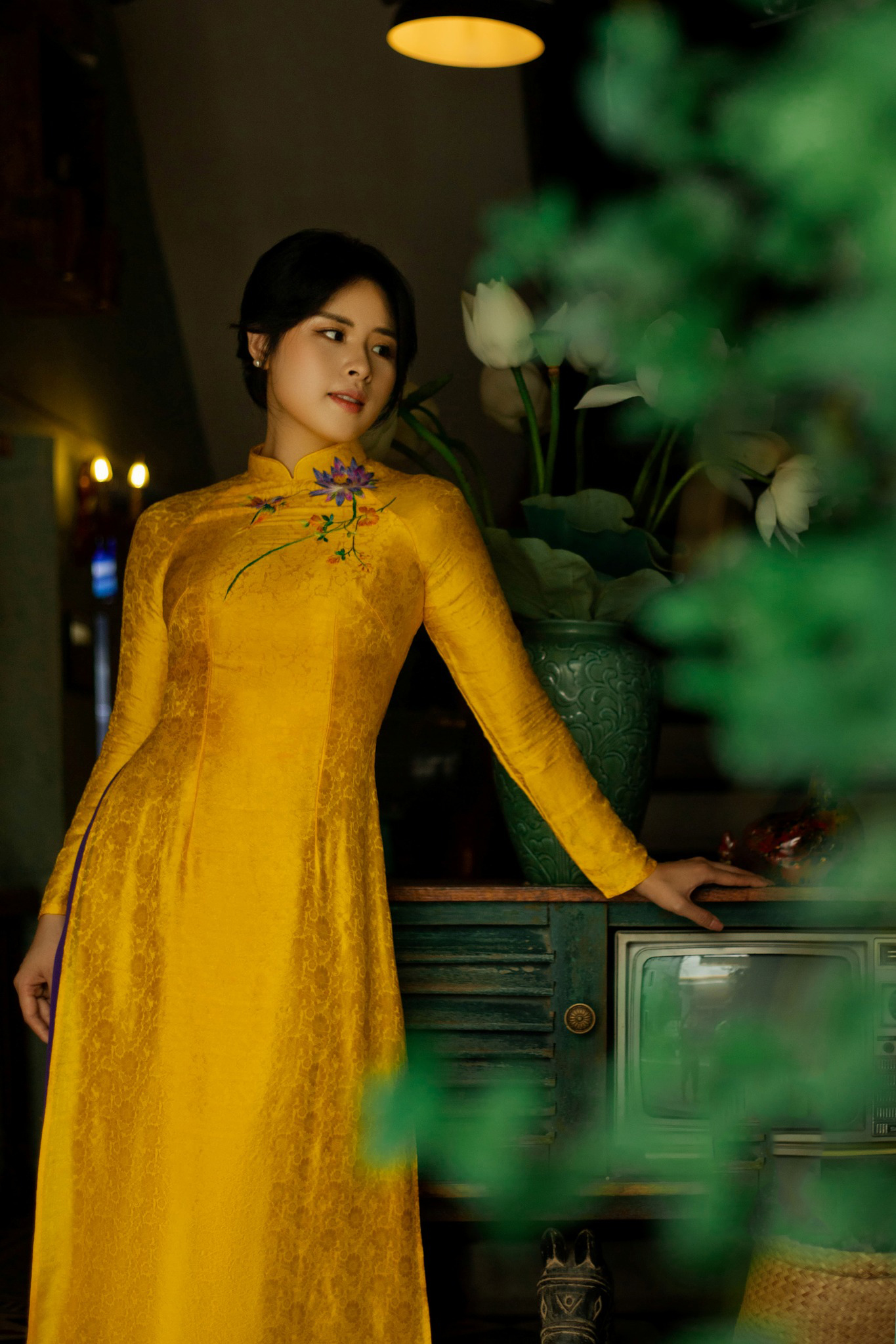 Áo dài cưới gấm vàng thêu hoa quần màu xanh rêu cho cô dâu đám cưới hỏi Áo dài cưới gấm vàng thêu hoa quần màu xanh rêu cho cô dâu đám cưới hỏi