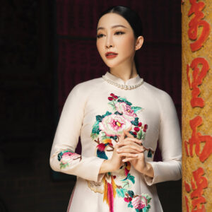 áo dài cách tân nữ thêu tay màu kem patel trẻ trung