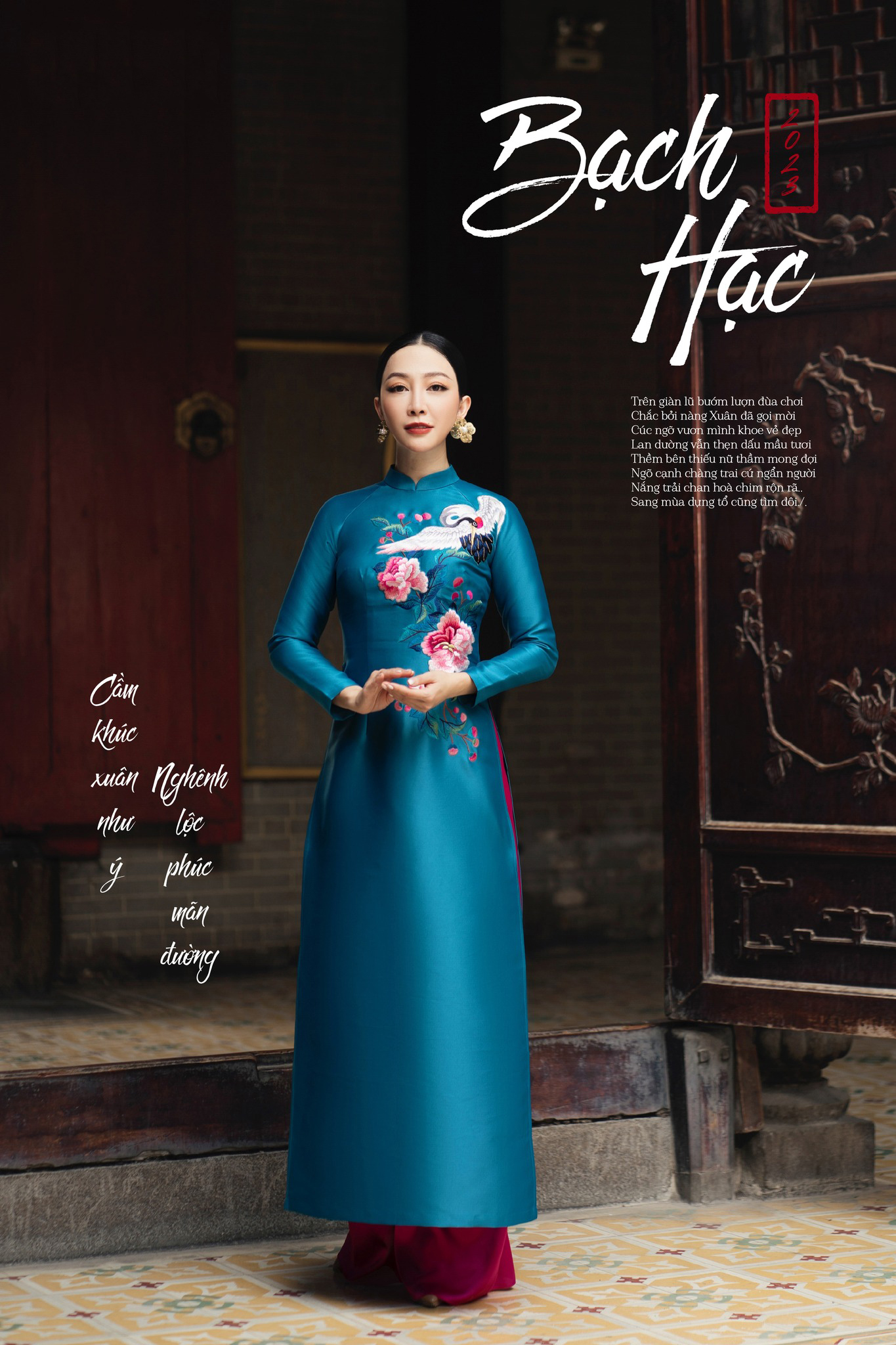 Áo dài nữ cách tân màu xanh cổ vịt quần màu hồng sen họa tiết thêu hoa chim hạc