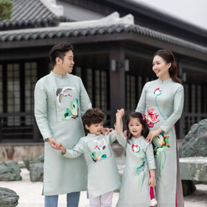áo dài đồng phục gia đình màu xanh nhạt họa tiết thêu hoa sen