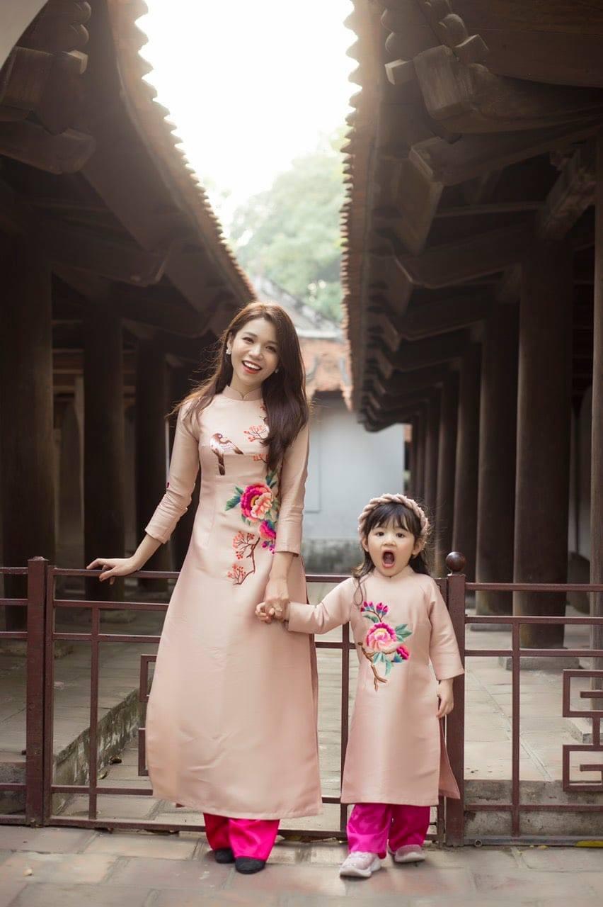 áo dài cưới màu hồng phấn patel thêu cho nữ đám cưới hỏi