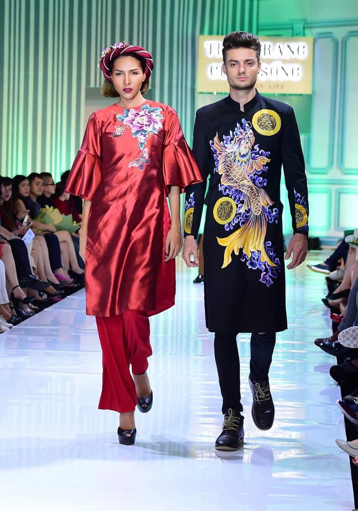 áo dài dự tiệc nam màu đen cá chép hóa rồng