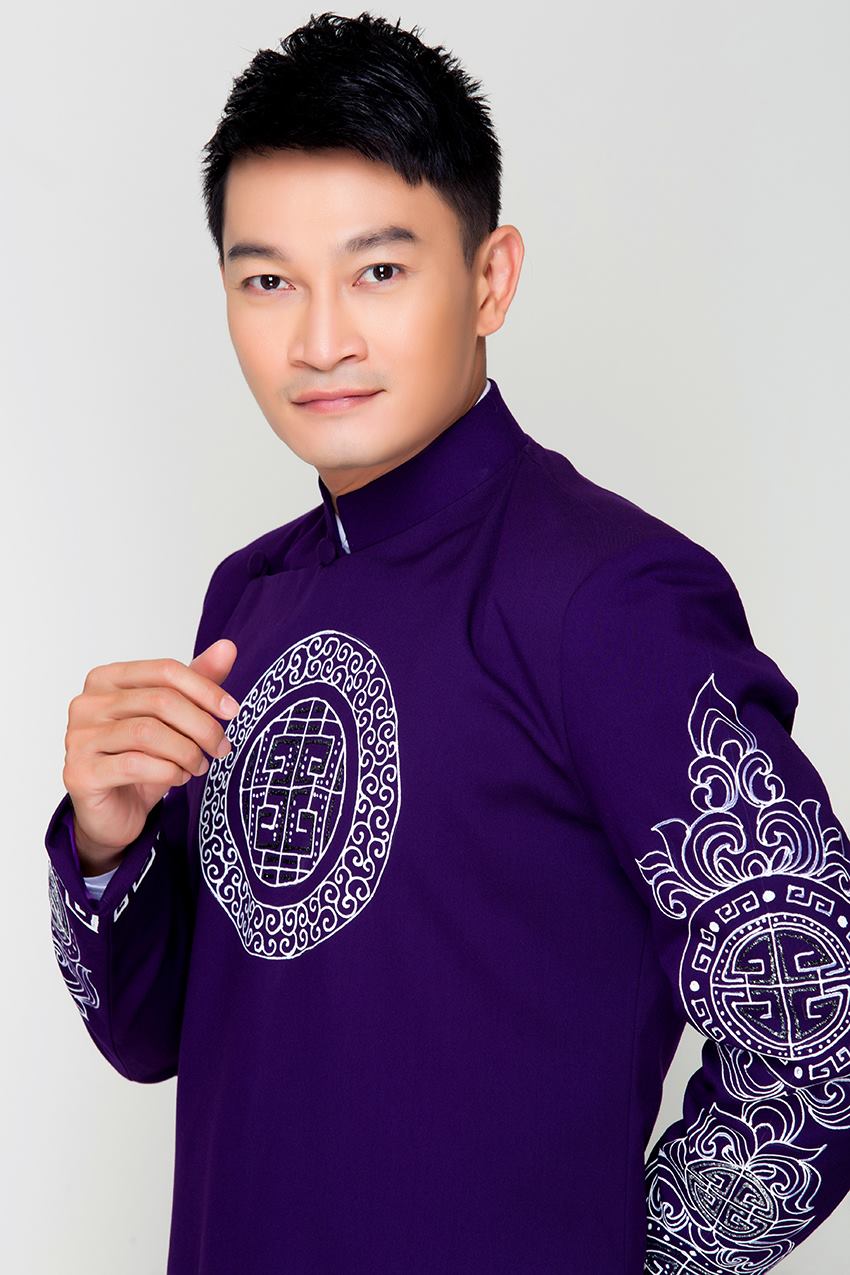 áo dài nam màu tím họa tiết vẽ tay