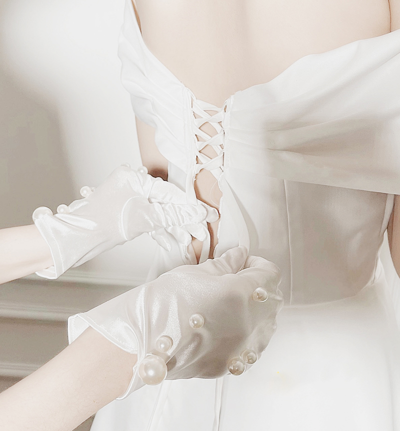 Áo cưới màu trắng thanh lịch cho cô dâu đám cưới