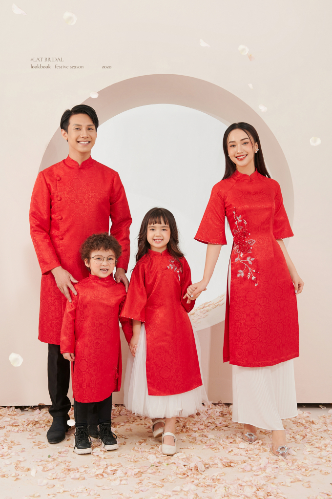 Top 30 mẫu áo dài thêu tay đẹp nhất cho cả gia đình năm 2024