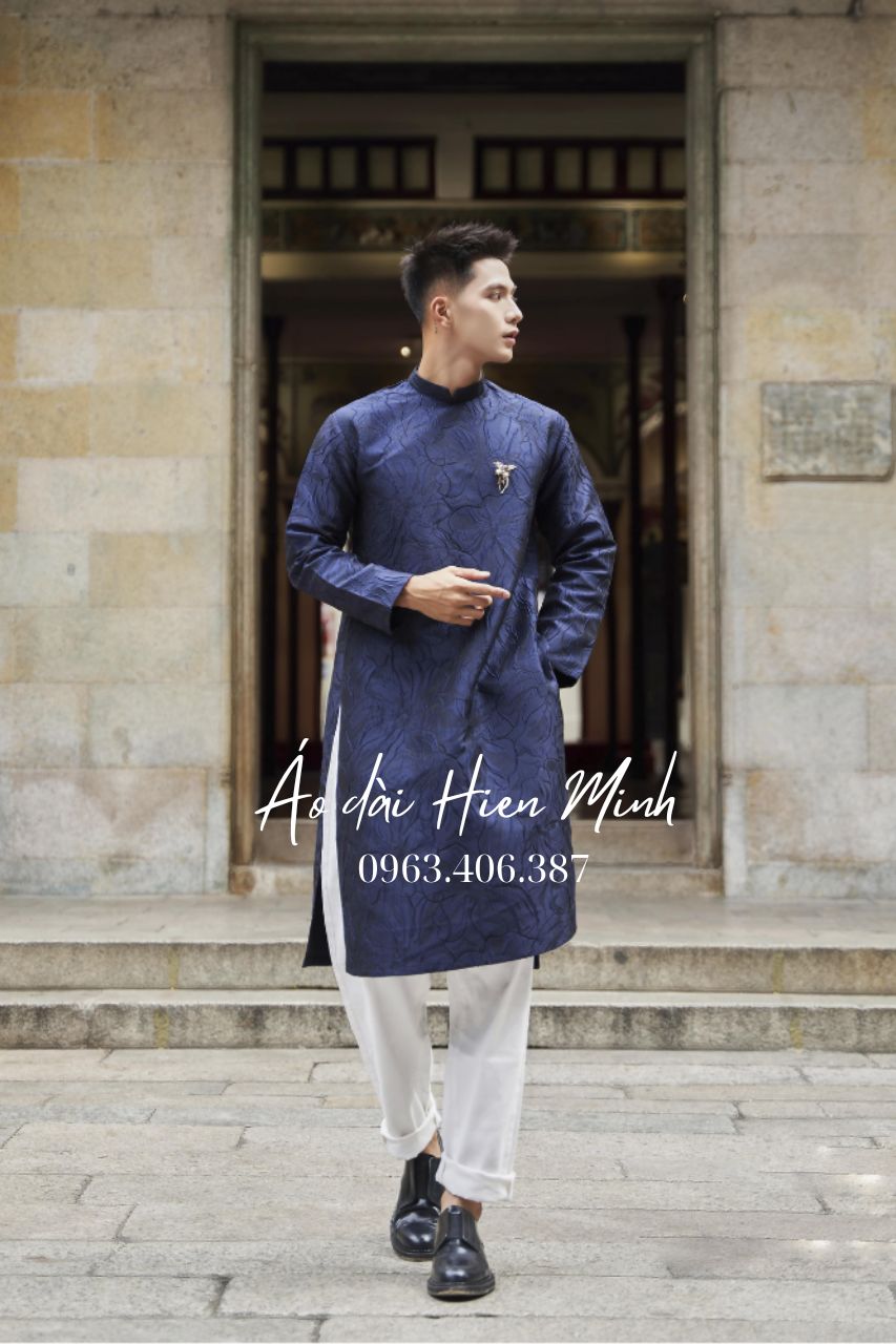 áo dài nam màu than đen tối giản Overa Hiền Minh