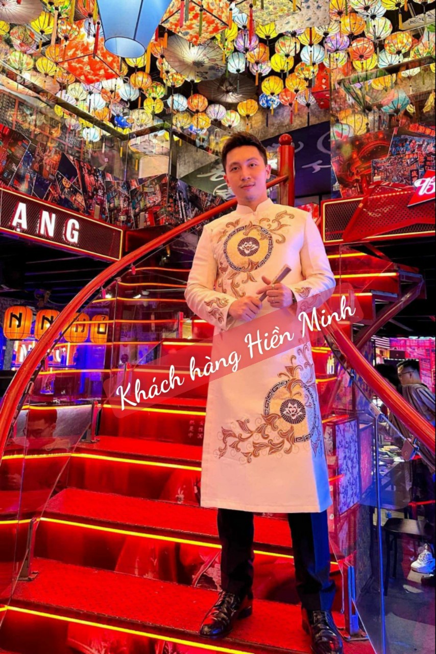 áo dài nam cách tan màu vàng Overa Hiền Minh