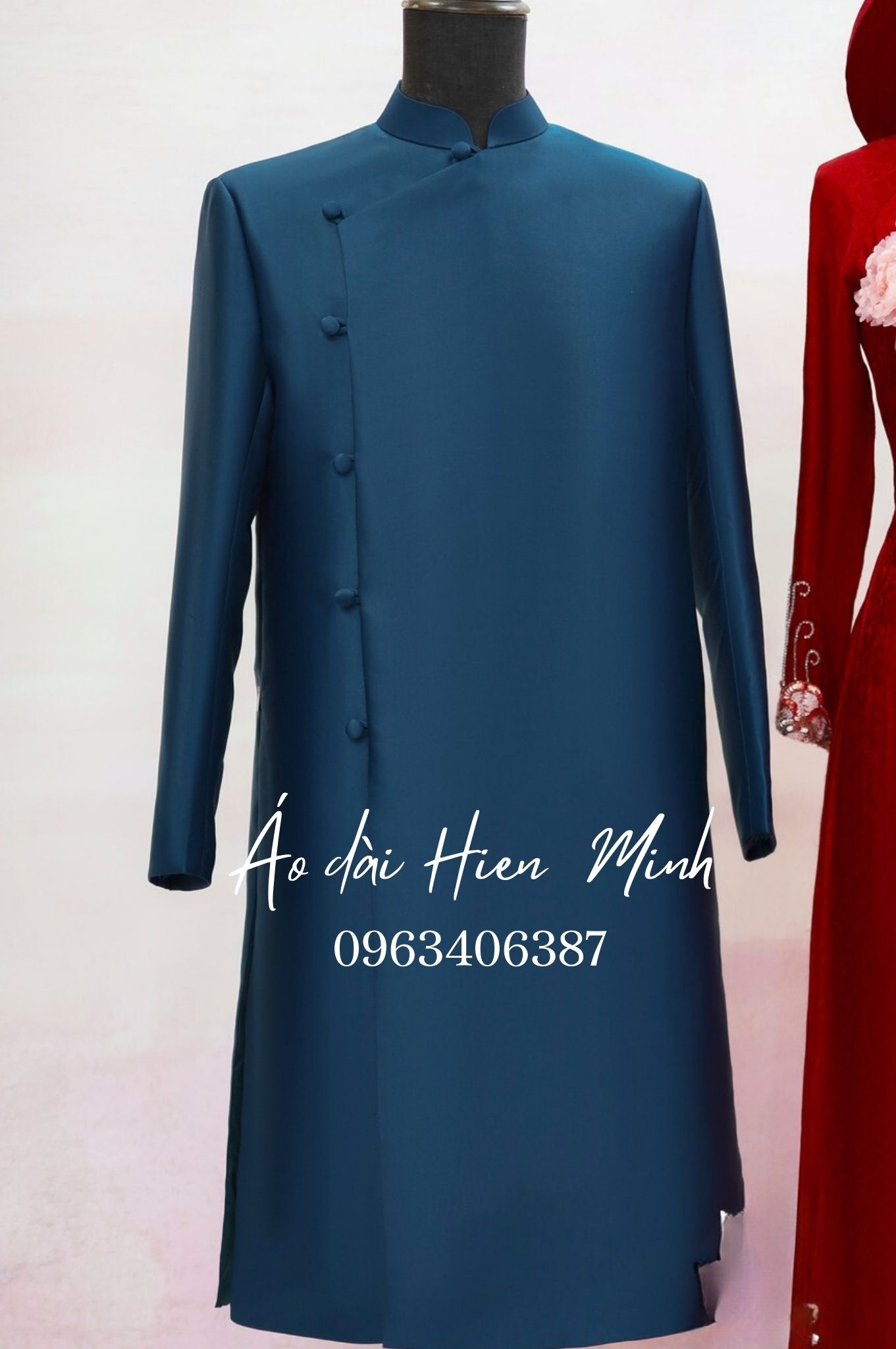 Áo dài cách tân nam trơn trẻ trung, thanh lịch