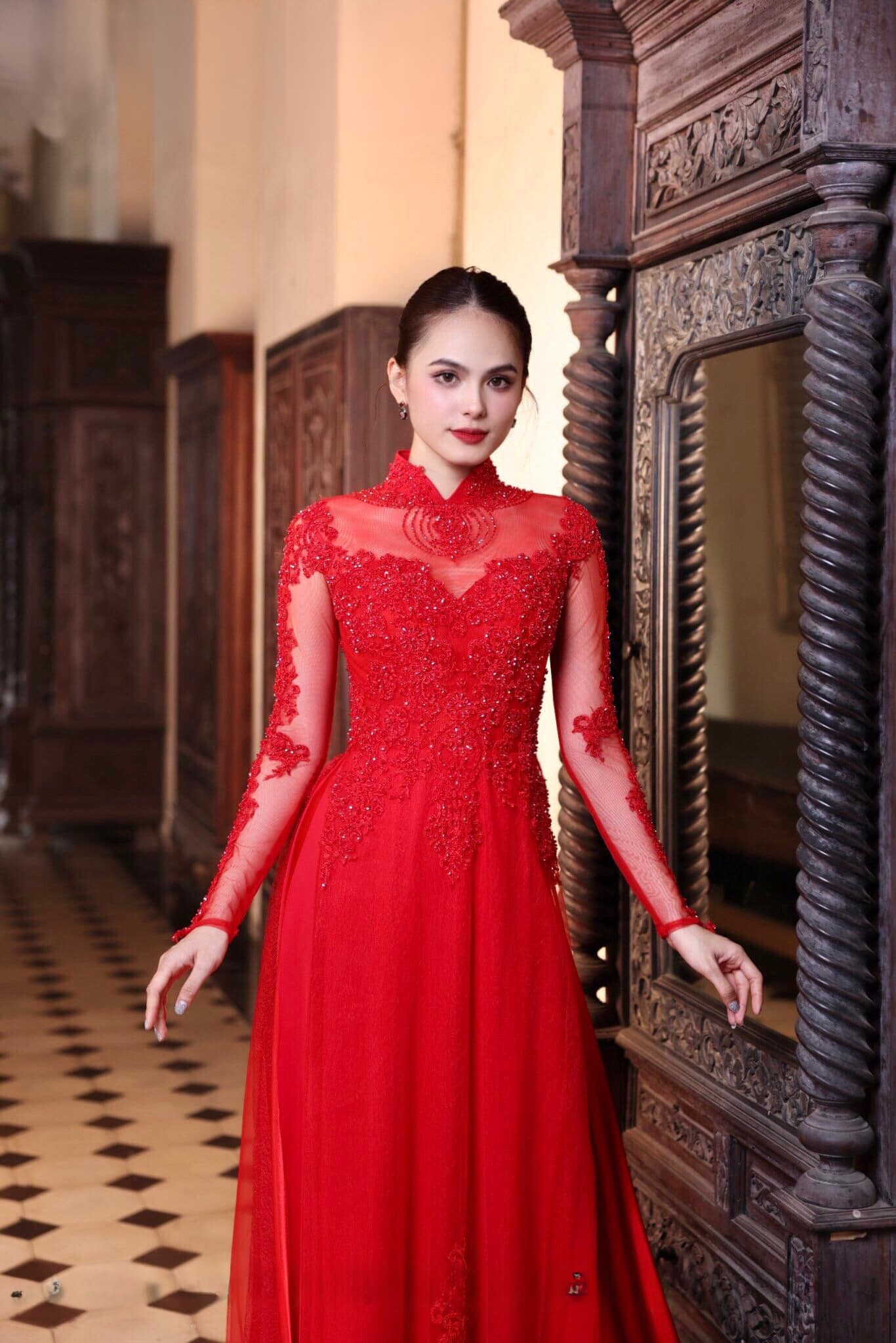 Áo dài cô dâu màu đỏ sang trọng,quyến rũ