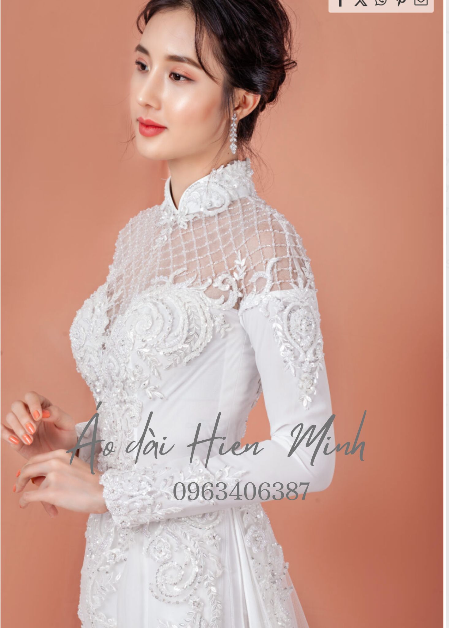 Áo dài màu trắng dành cho cô dâu sang trọng nổi bật