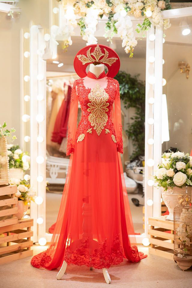 Áo dài cưới màu đỏ đính đá sang trọng cho cô dâu