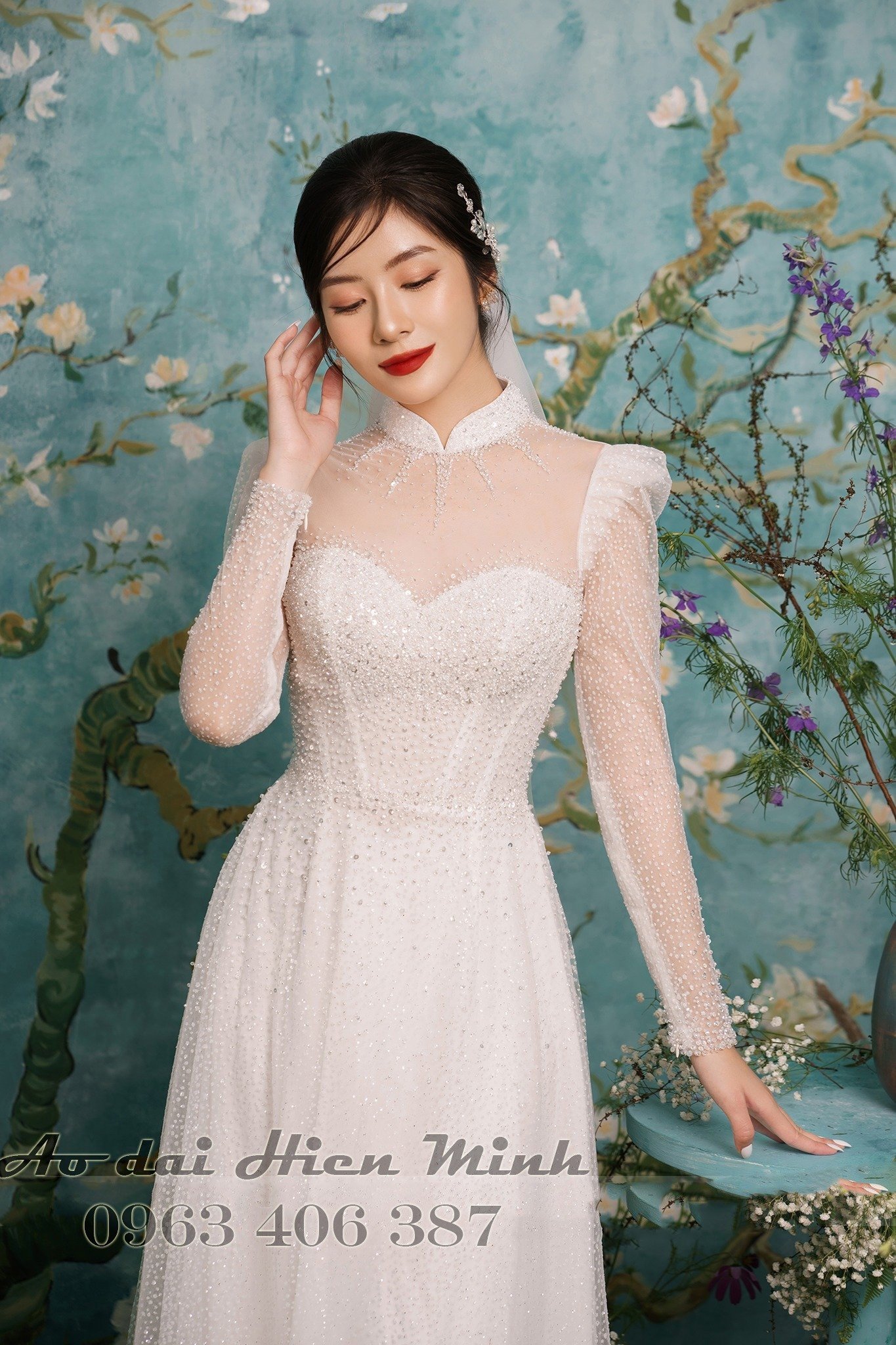 Áo dài cô dâu màu trắng thanh lịch, sang trọng