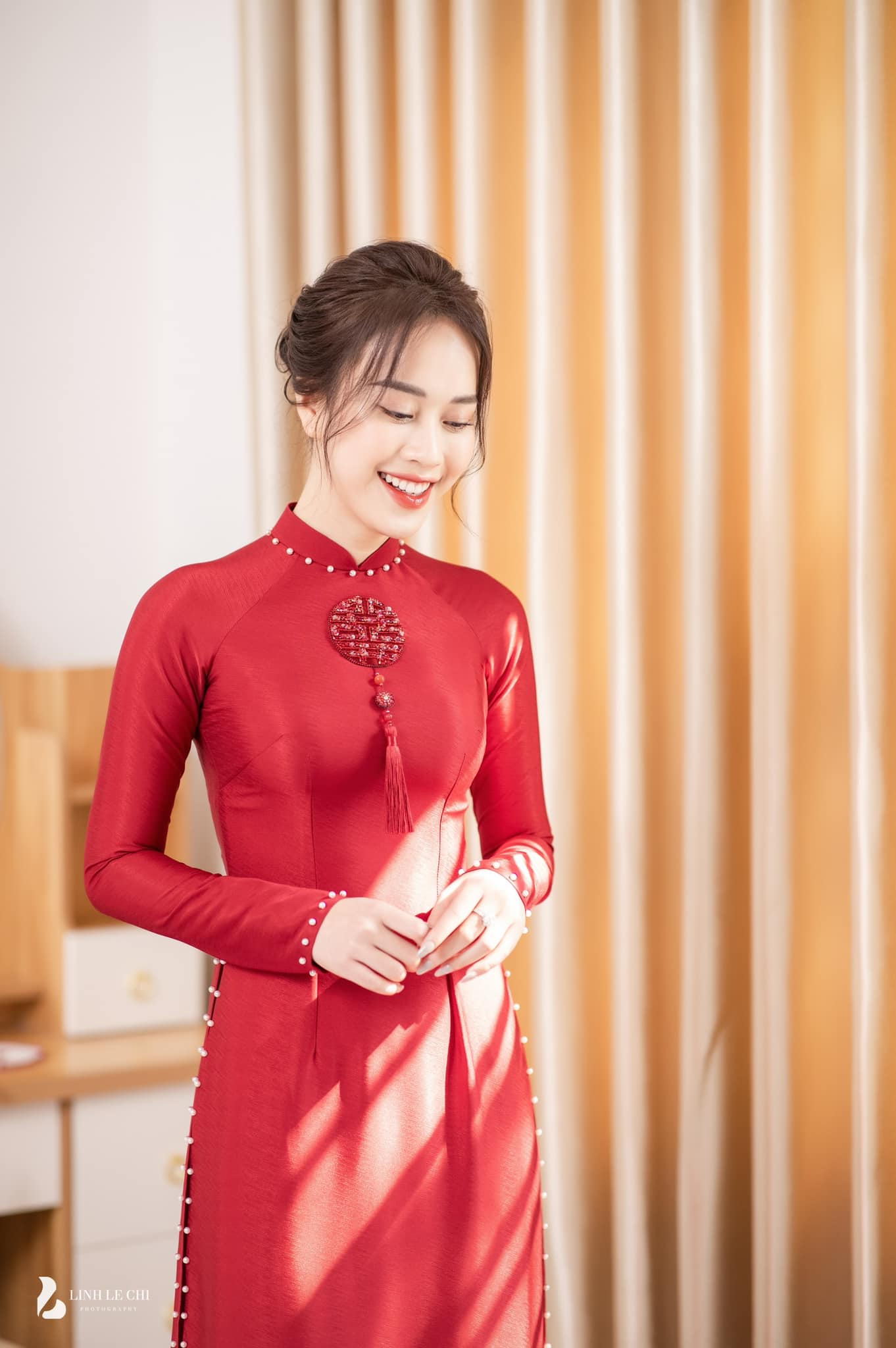 Áo dài ăn hỏi cho cô dâu màu đỏ hoạ tiết Song Hỷ