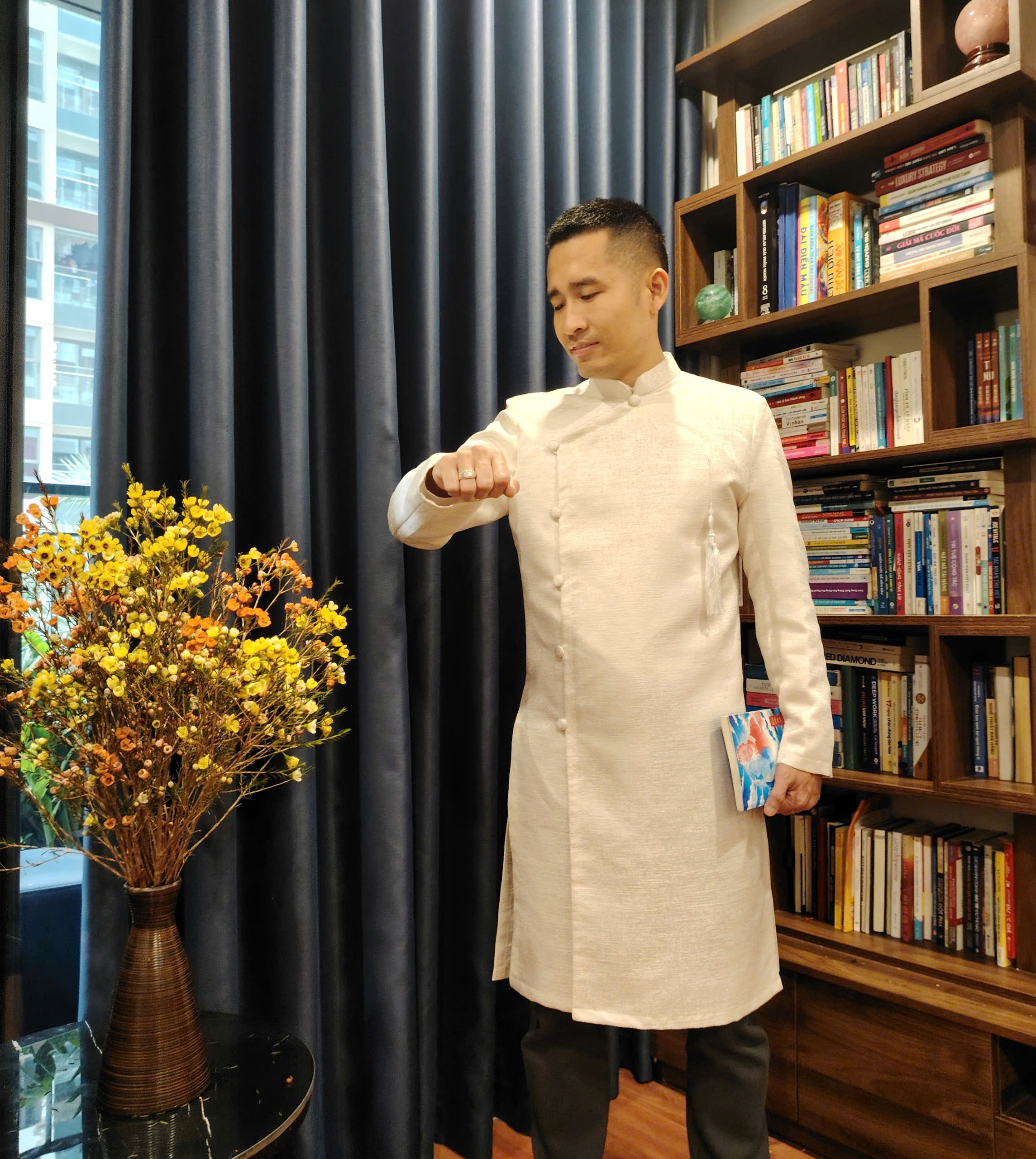 Áo dài cách tân nam trơn đẹp nhất 2025