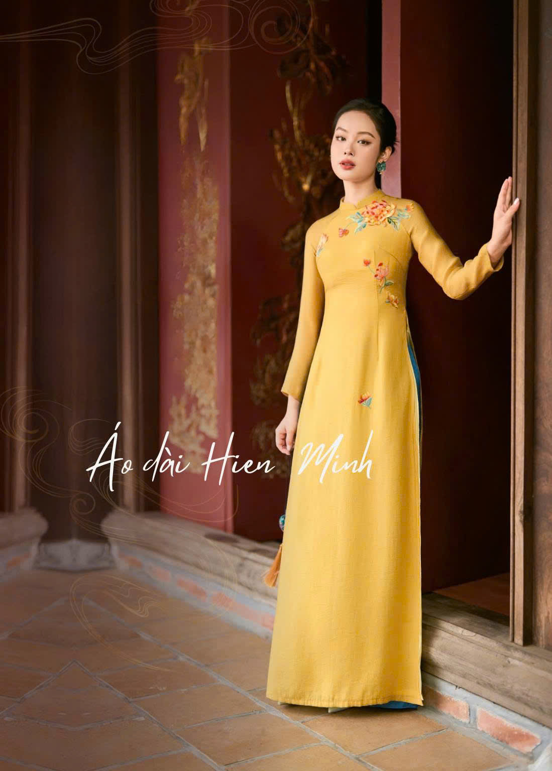 áo dài đồng phục cho nữ màu vàng thêu hoa 