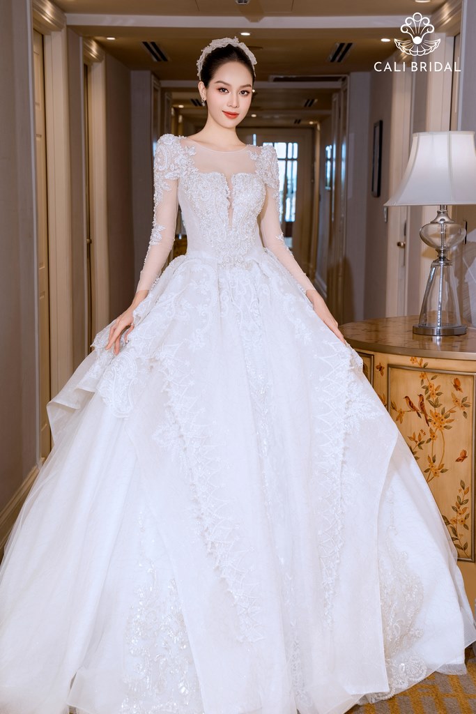 Váy cưới bồng Cathy Overa màu trắng thanh nhã cho cô dâu