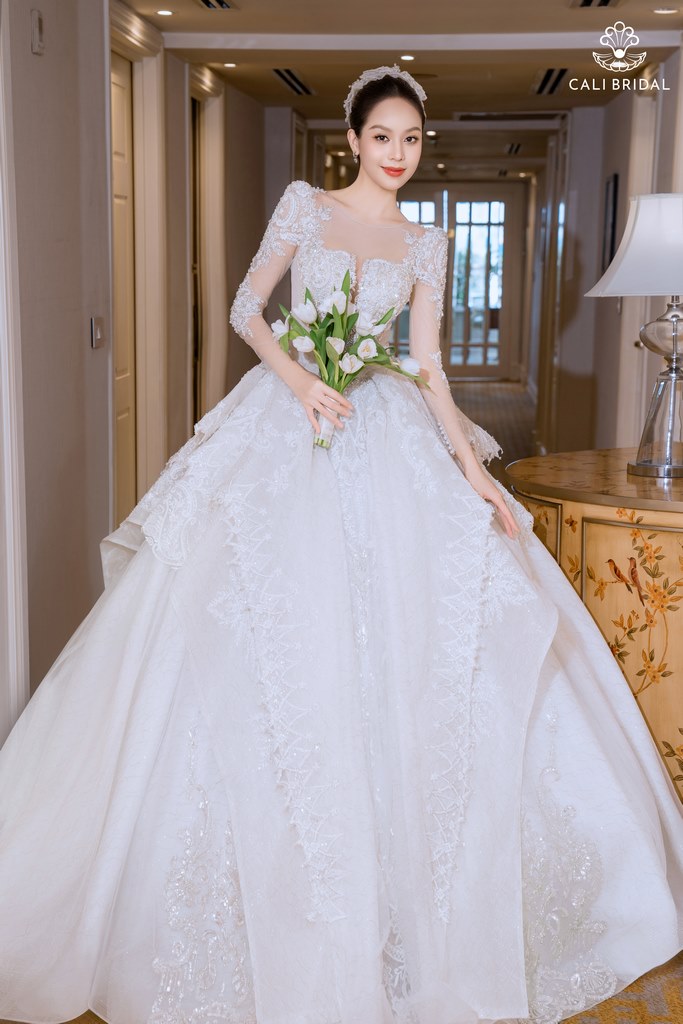 Váy cưới bồng Cathy Overa màu trắng thanh nhã cho cô dâu