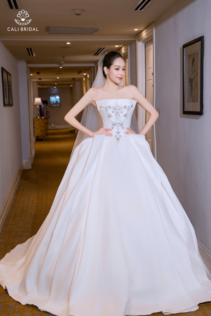 Váy Cưới Mina Overa Màu Trắng – Vẻ Đẹp Hoàn Hảo Cho Cô Dâu Từ Overa Bridal