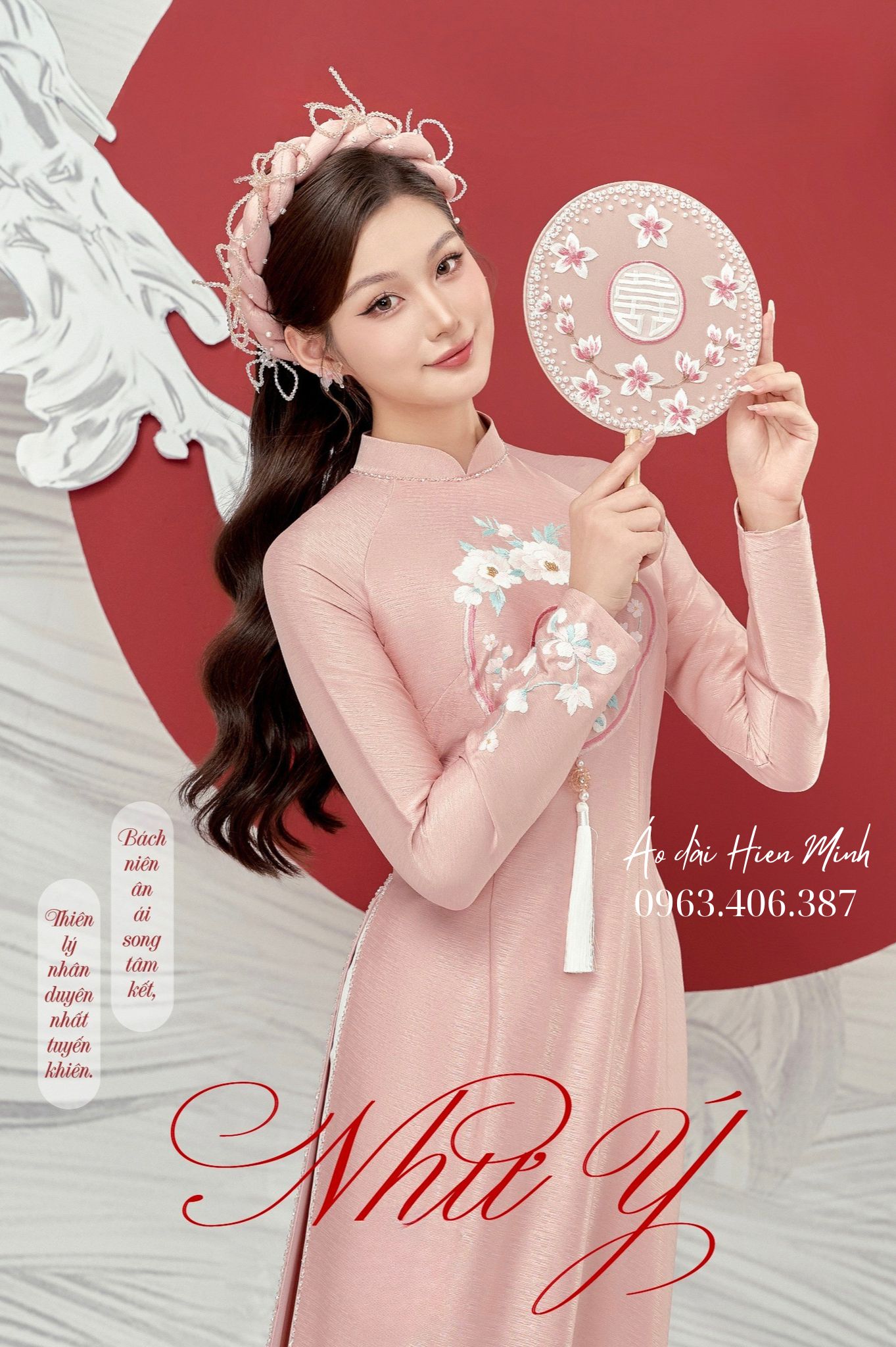 Áo dài cô dâu màu hồng pastel thêu hoa văn nhẹ nhàng, thanh lịch