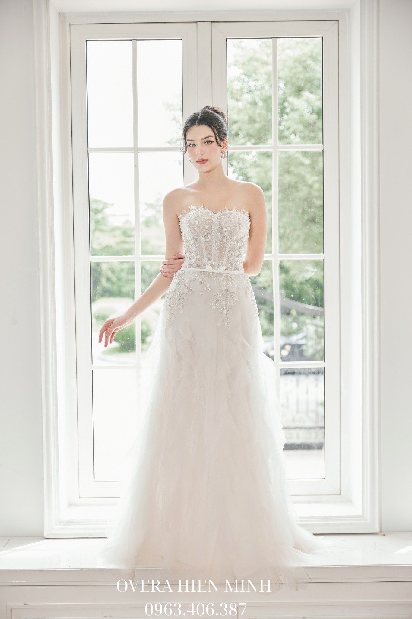 Váy cưới cúp ngực đính đá cao cấp, sang trọng cho cô dâu