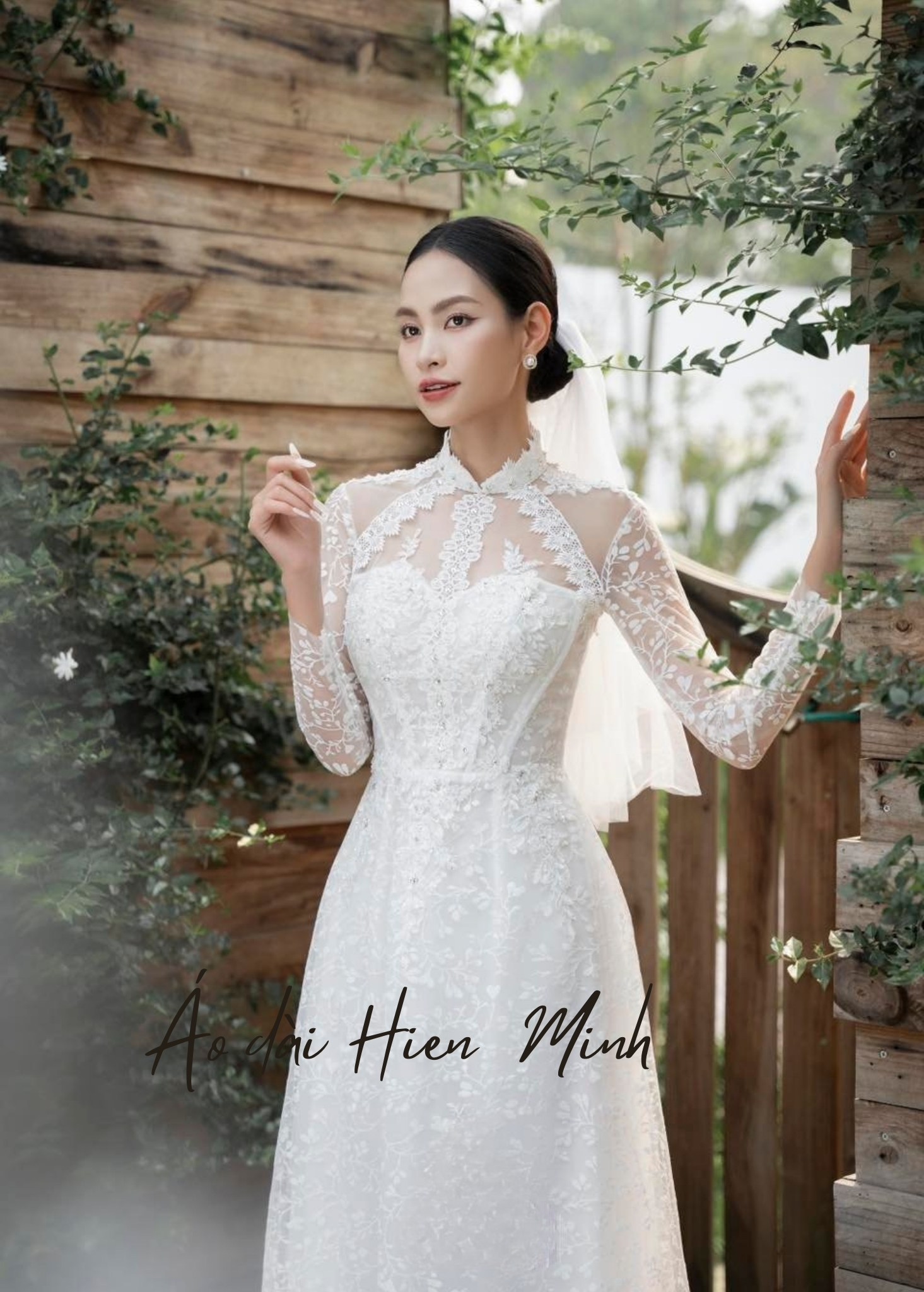 Áo dài màu trắng dành cho cô dâu chất vải ren cao cấp