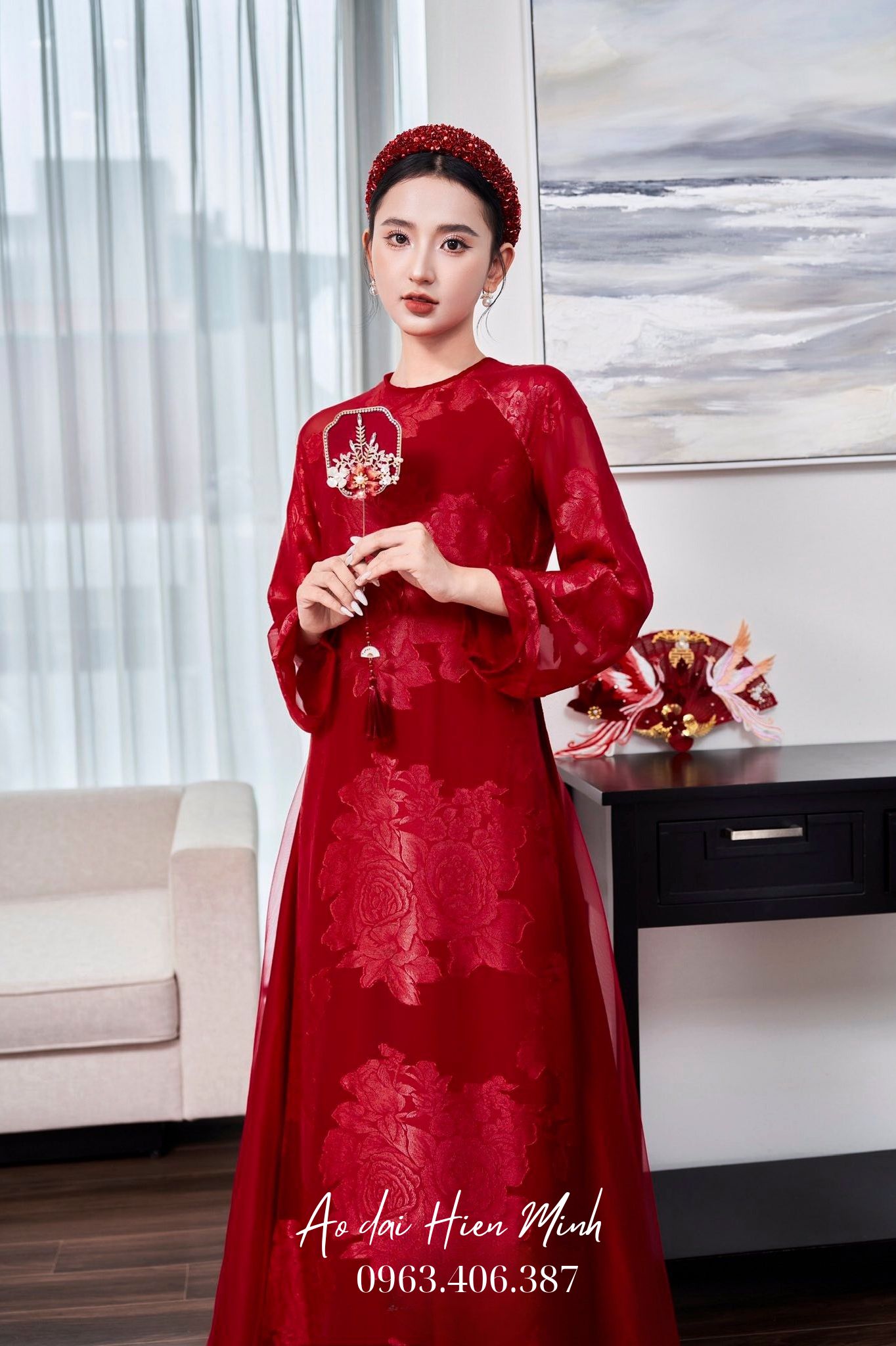 Áo dài cô dâu màu đỏ dáng suông thanh lịch