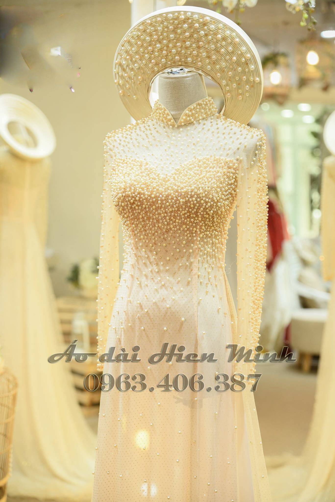 Áo Dài Cô Dâu  Màu Kem Đính Kết Ngọc Trai Lấp Lánh – Sang Trọng