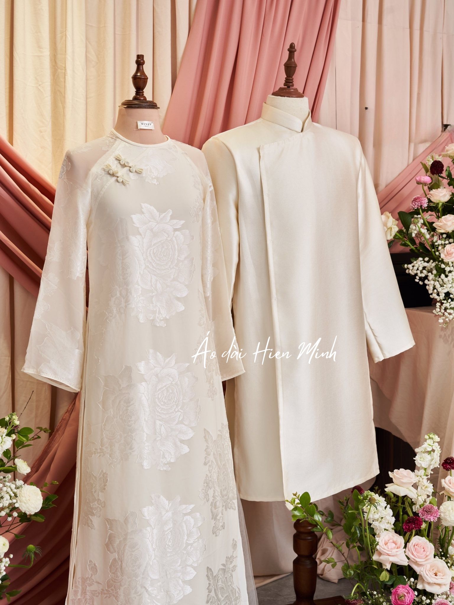 Áo dài đôi nam nữ nhẹ nhàng, sang trọng