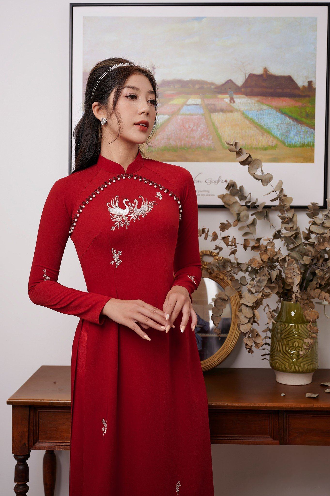 Áo dài màu đỏ cô dâu hoạ tiết thêu cao cấp