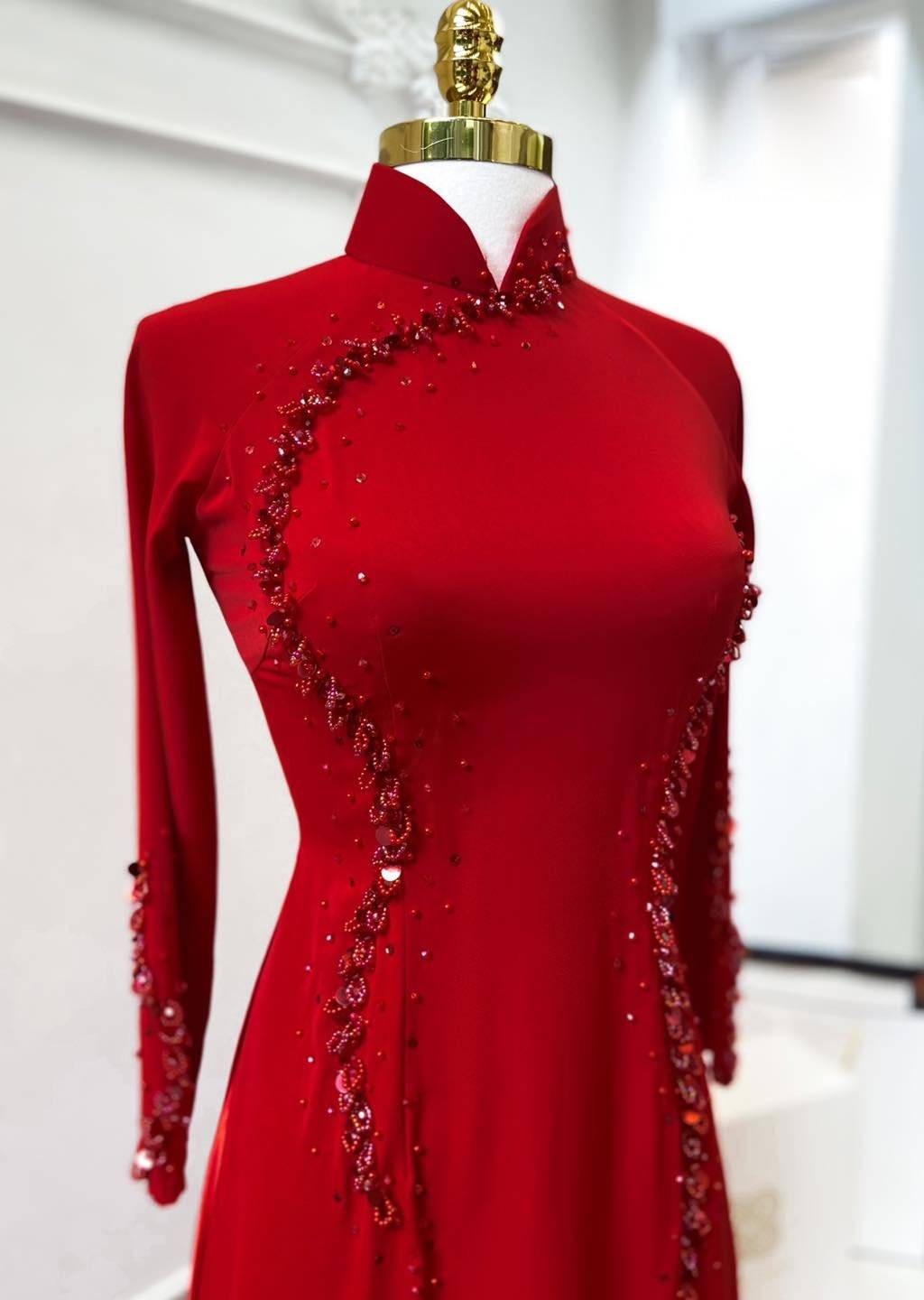 Áo dài ăn hỏi màu đỏ dành cho cô dâu cao cấp