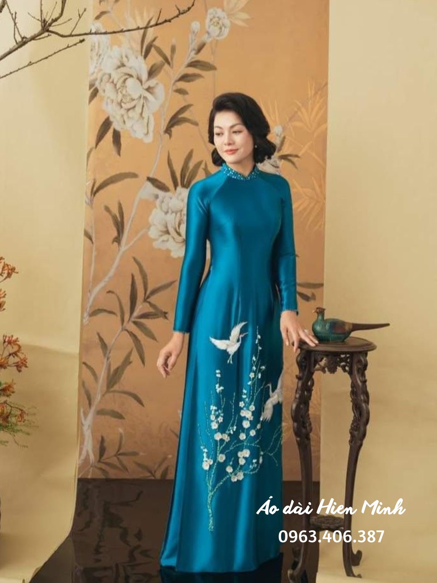 áo dài bà sui màu xanh thêu thủ công 