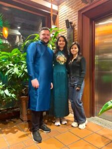 áo dài gia đình màu xanh khách hàng Overa Hiền Minh