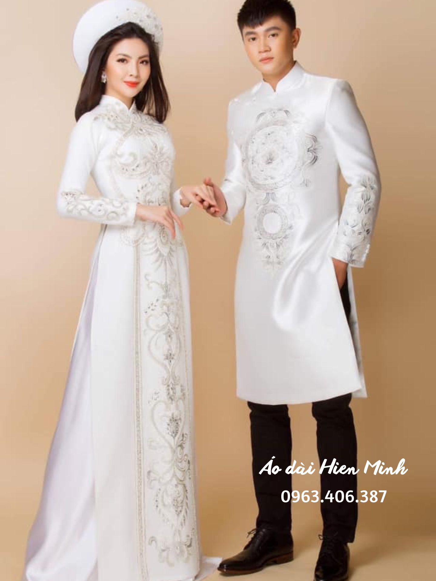 Áo dài cưới đôi màu trắng nhẹ nhàng, sang trọng