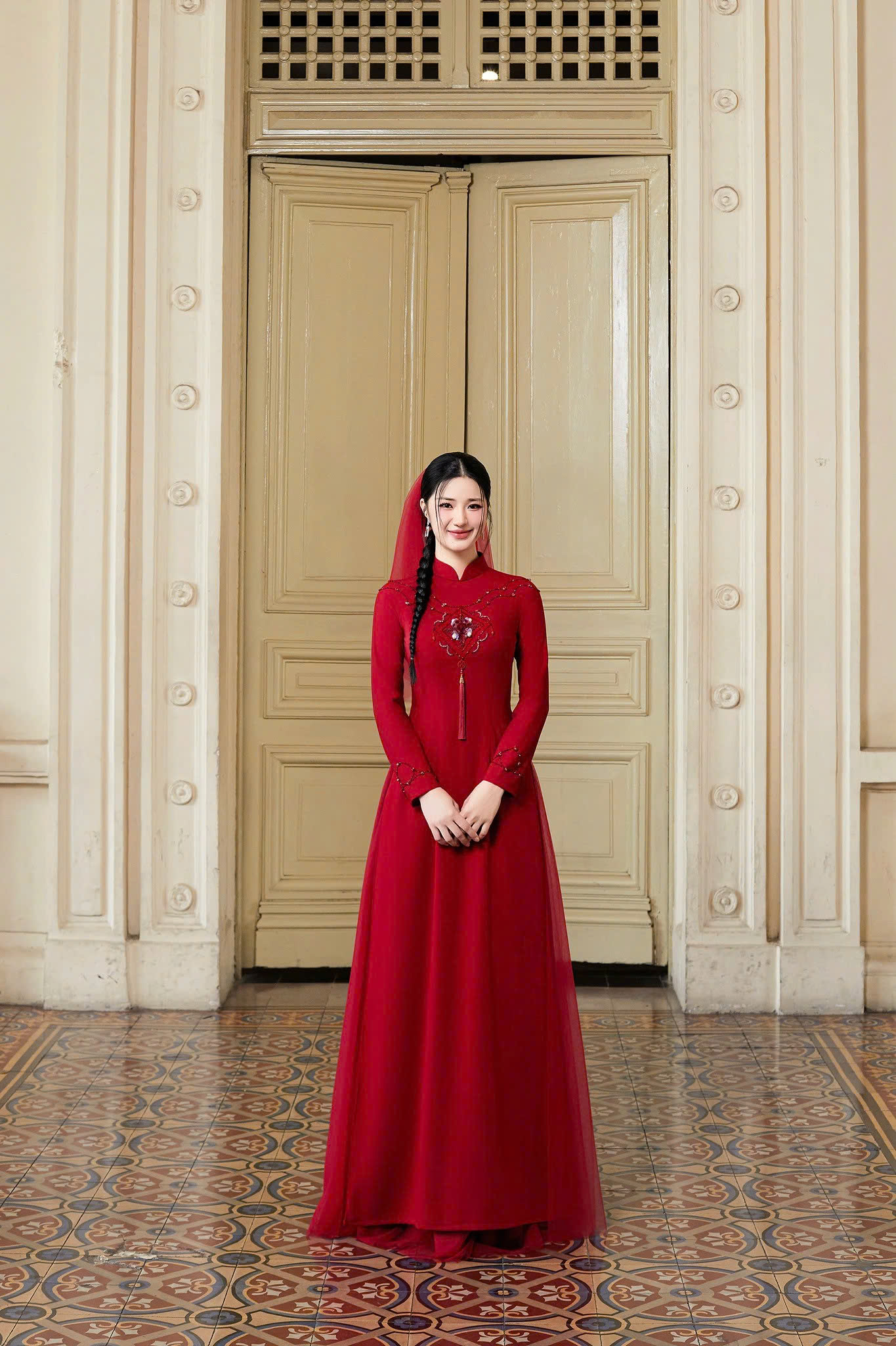 ÁO DÀI CƯỚI MÀU ĐỎ : TRUYỀN THỐNG HAY HIỆN ĐẠI ? LỰA CHỌN NÀO TÔN VINH NÉT ĐẸP CÔ DÂU VIỆT?