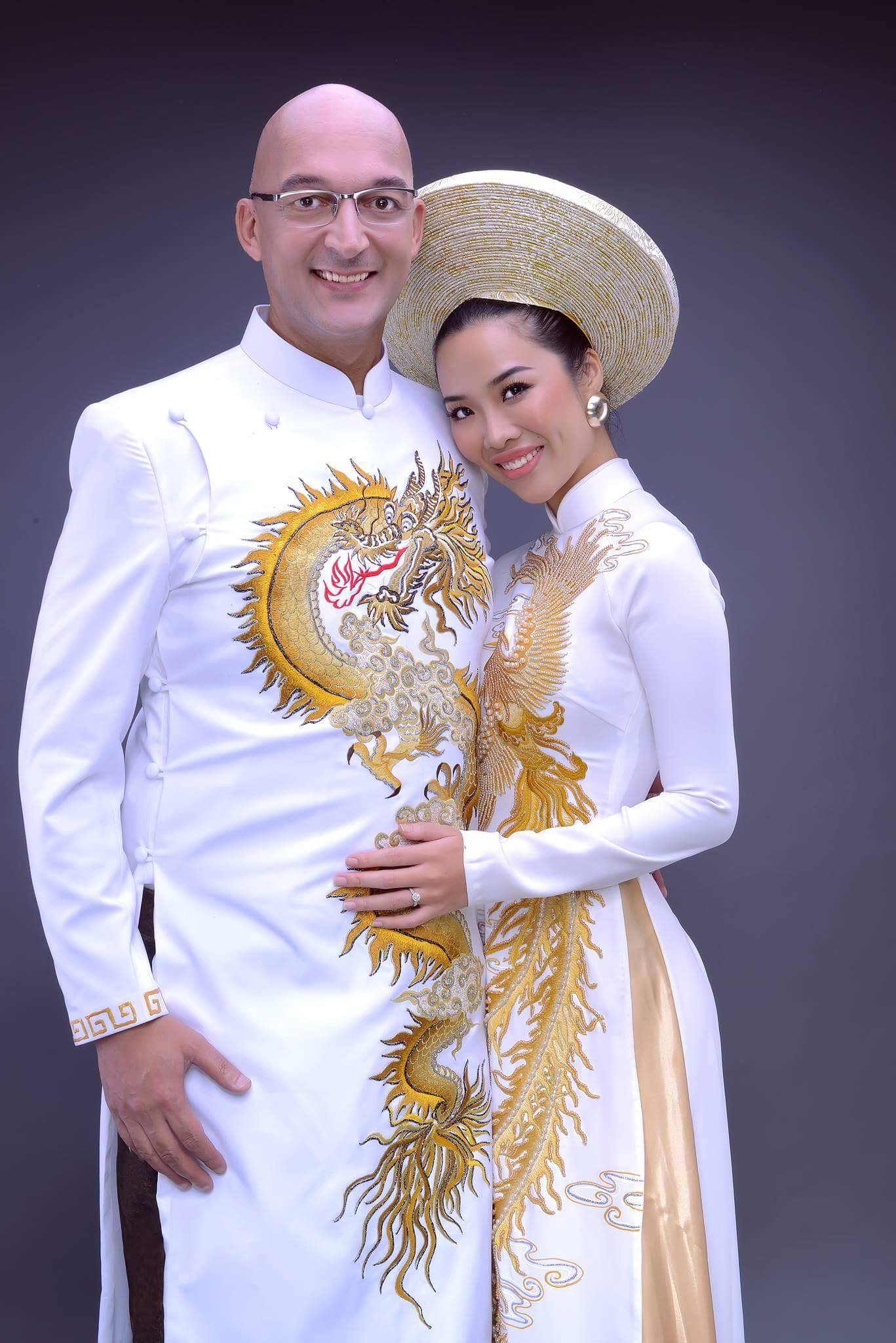 chất vải áo dài Taffeta hắt sáng Overa hiền Minh
