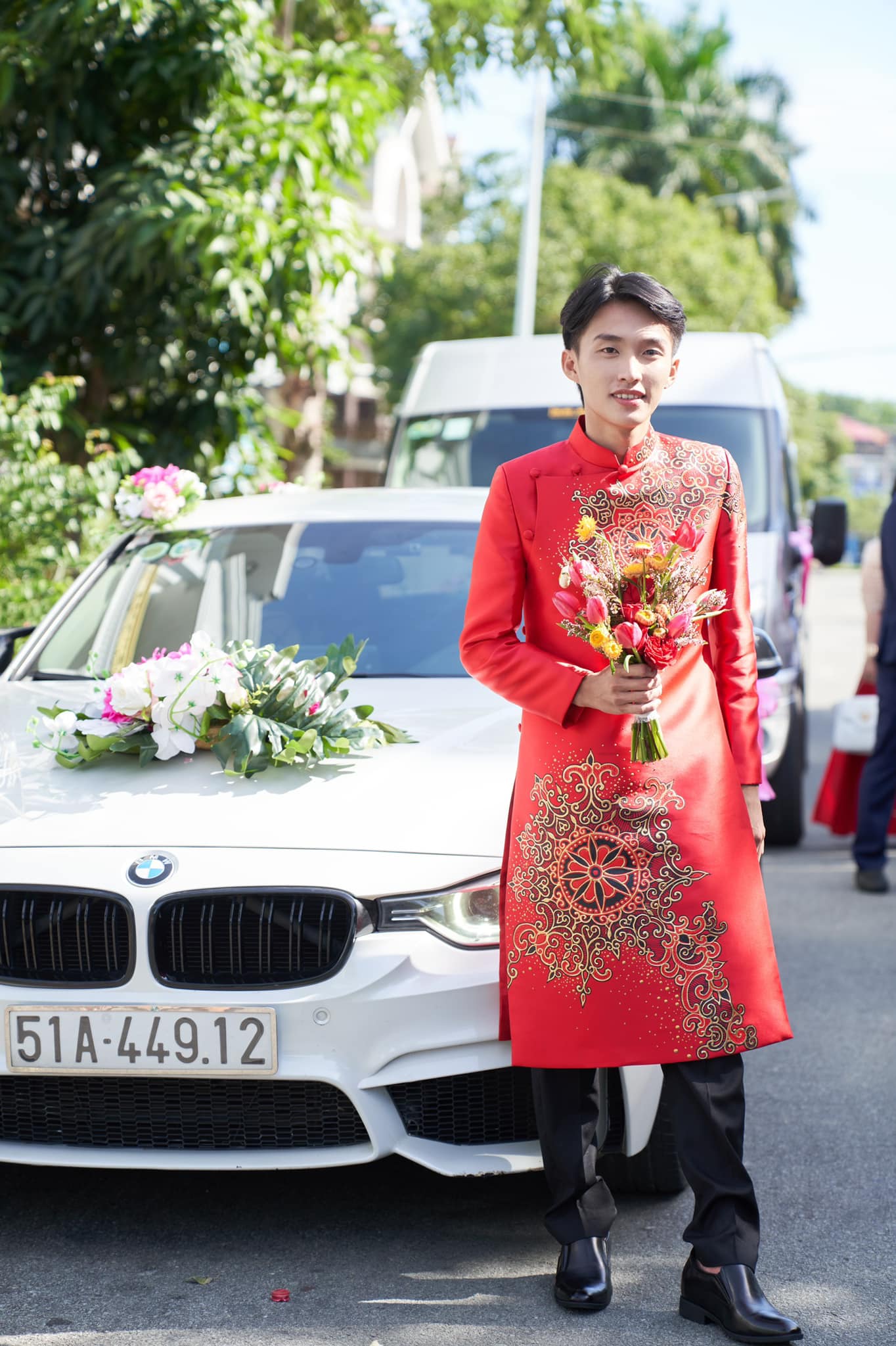 Áo dài cách tân nam cho chú rể gầy nhẹ cân