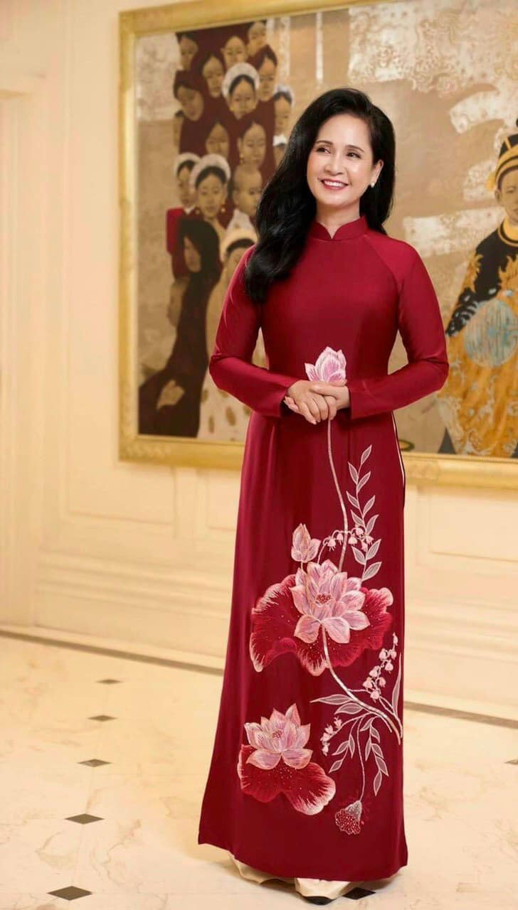 Áo dài bà sui màu đỏ thêu tay thủ công trẻ trung