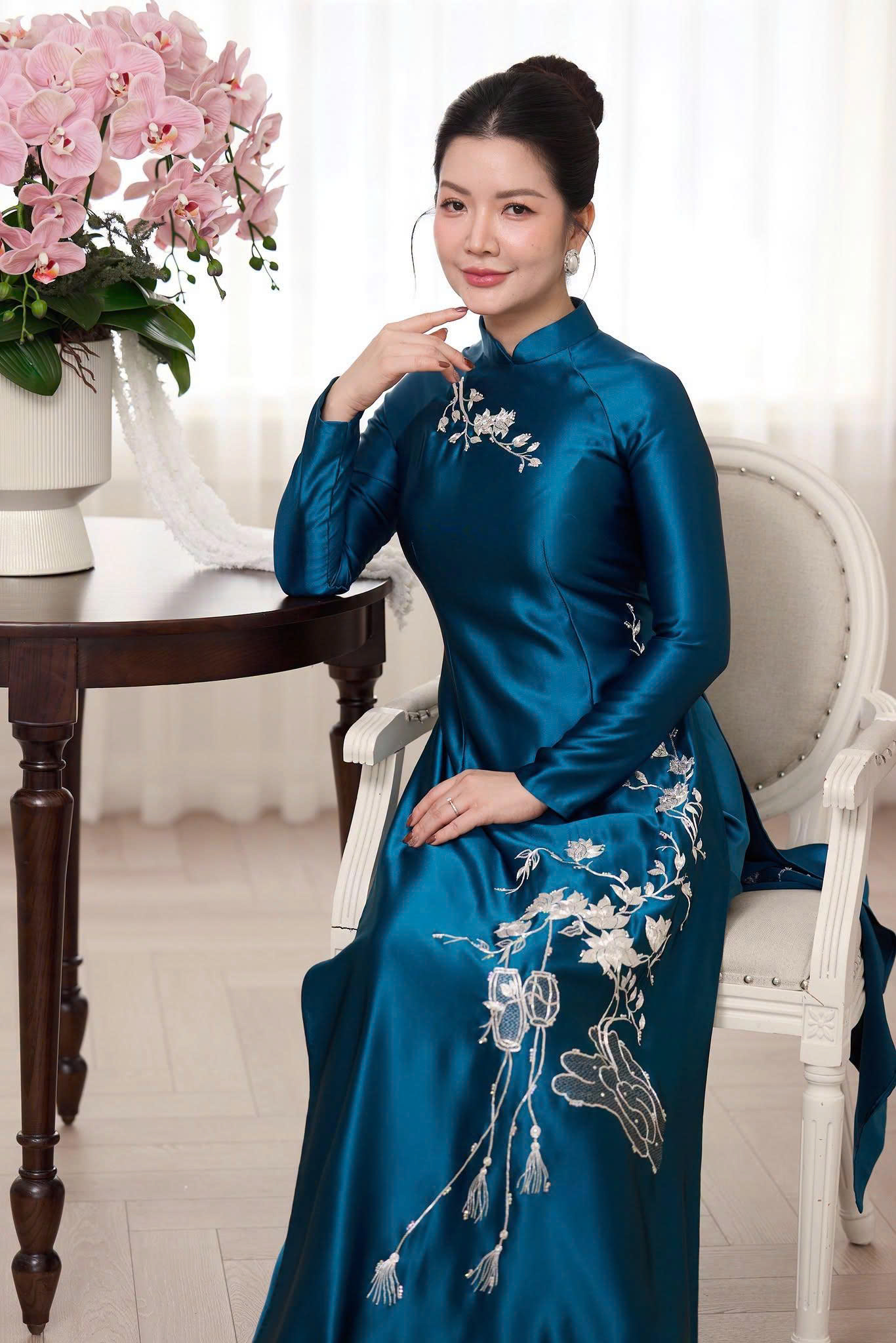 Áo Dài Bà Sui Màu Xanh Ngọc Thêu Hoa Sang Trọng