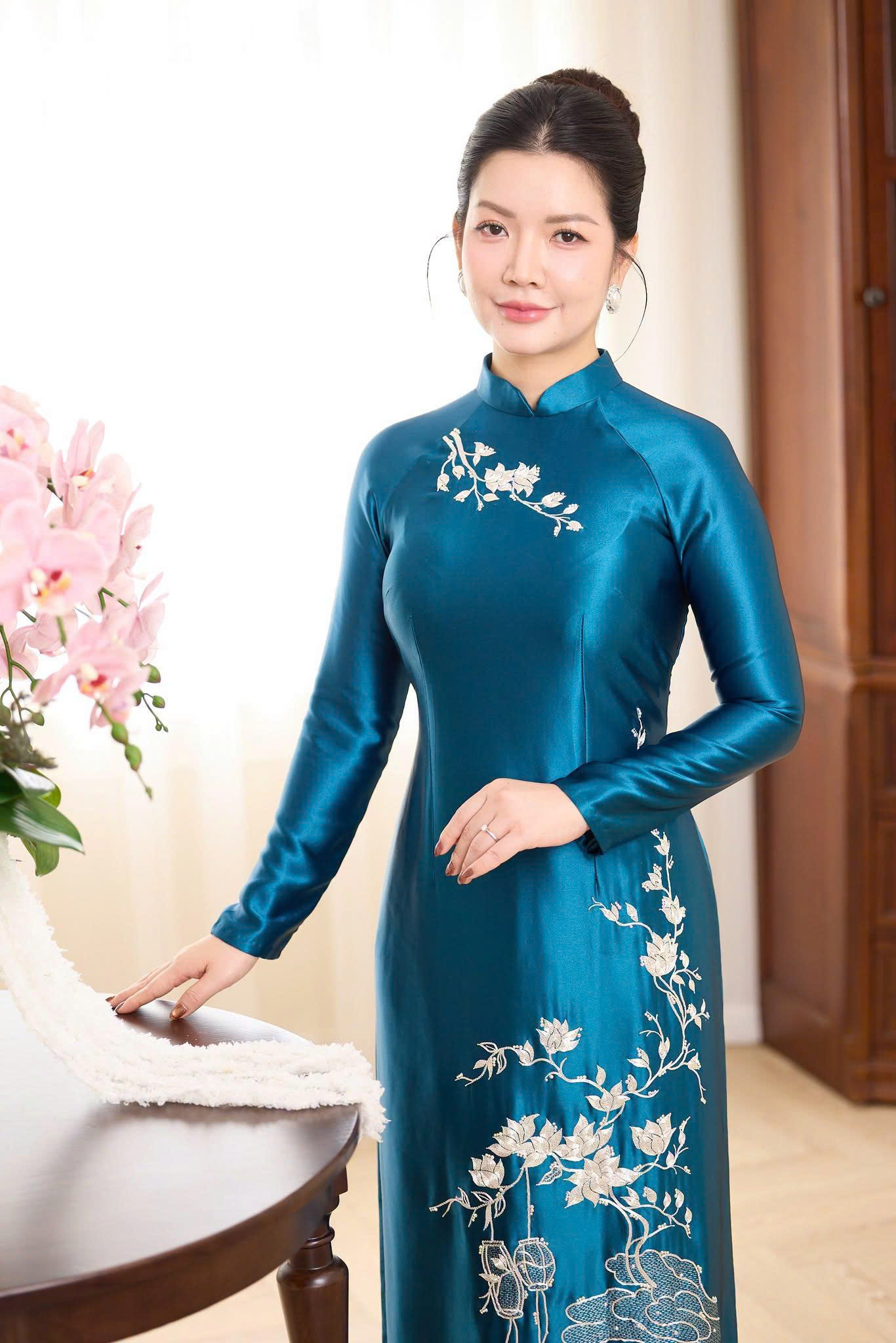 Áo Dài Bà Sui Màu Xanh Ngọc Thêu Hoa Sang Trọng 5 1783916774590 1928379241226433981 6260060007058348959 2a3f2bf8a3a27d9363a82b1f11108cc6